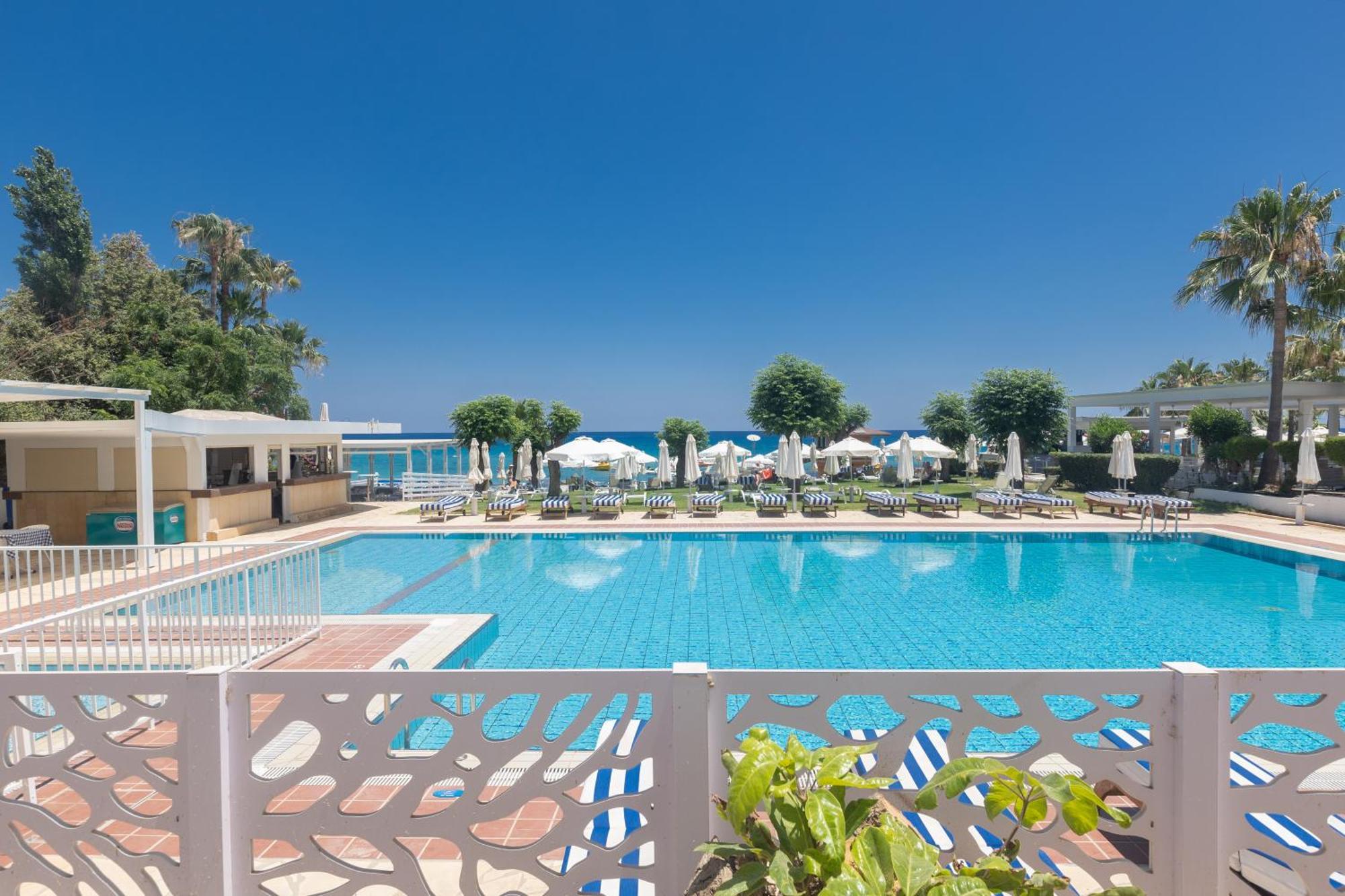 פרוטאראס Iliada Beach Hotel מראה חיצוני תמונה