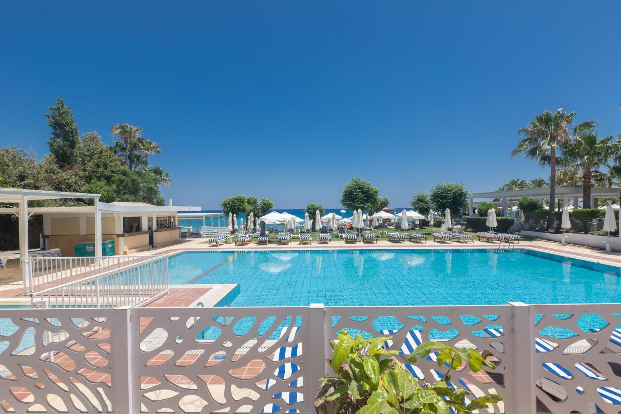פרוטאראס Iliada Beach Hotel מראה חיצוני תמונה