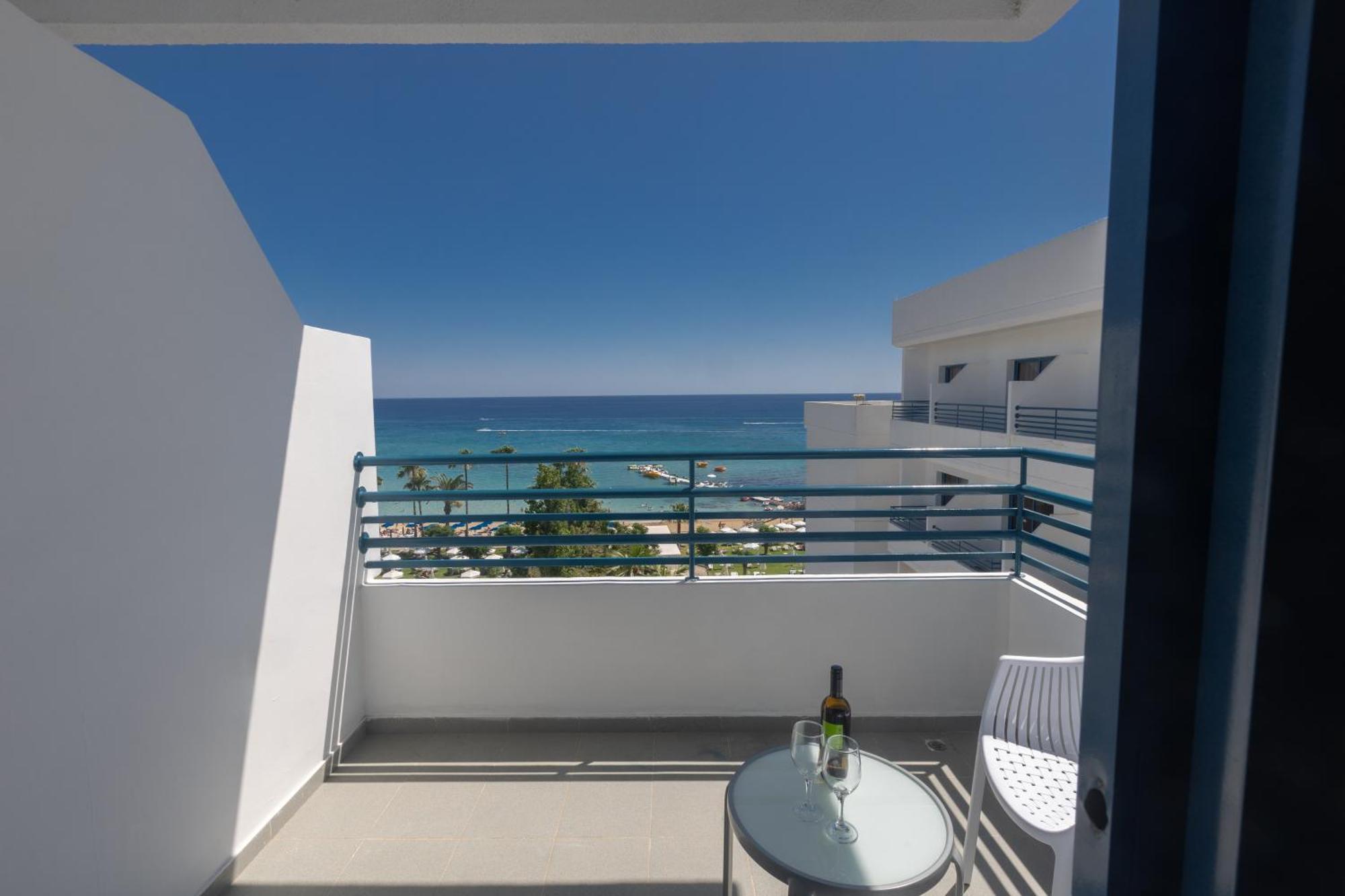 פרוטאראס Iliada Beach Hotel מראה חיצוני תמונה