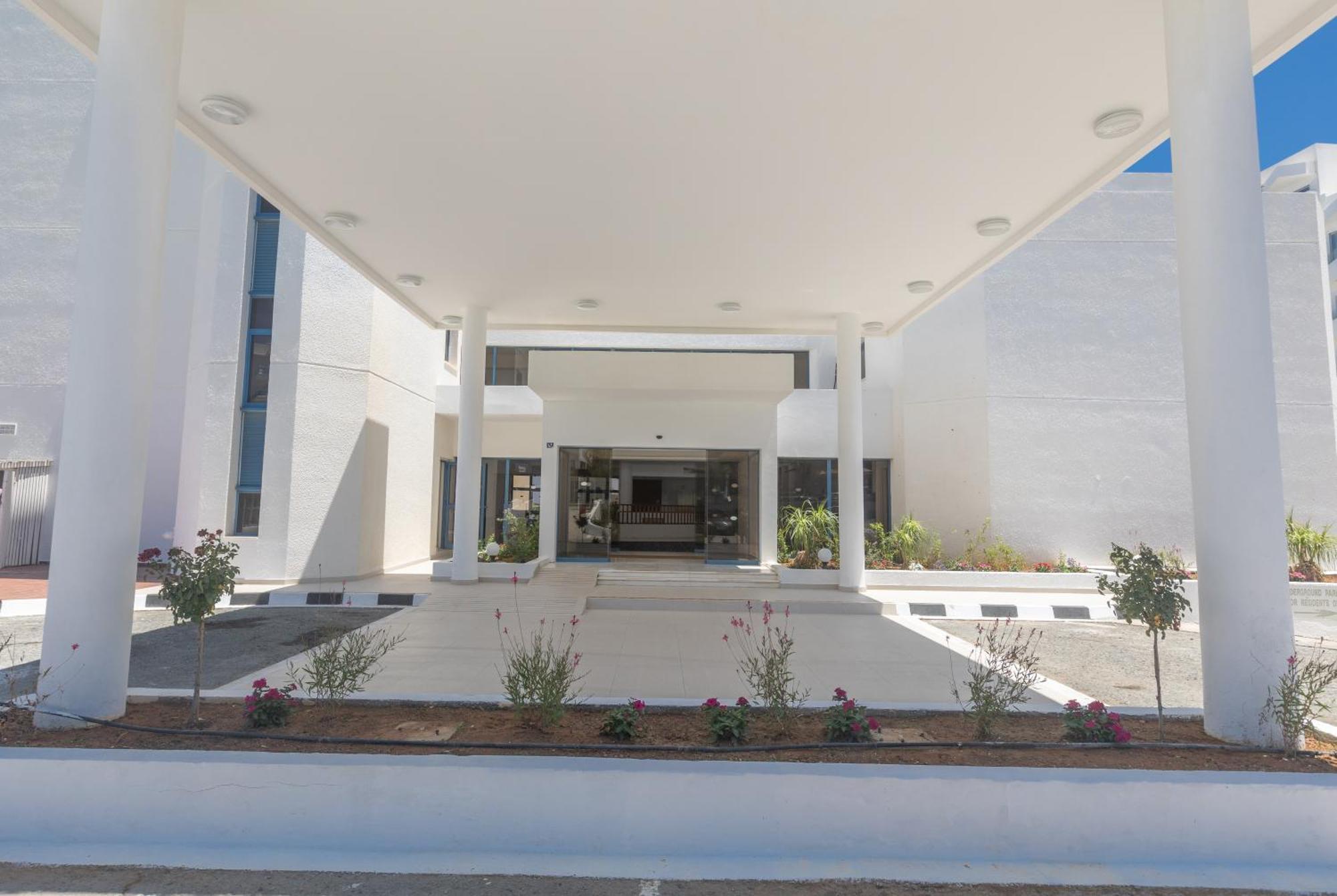 פרוטאראס Iliada Beach Hotel מראה חיצוני תמונה